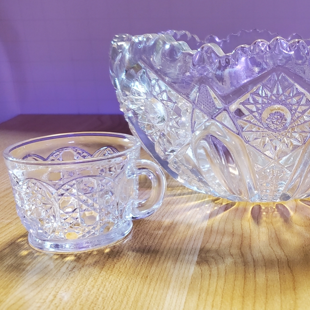 Vintage L. E. Smith Glass Daisy and Button Punch Bowl Set - Picture 3 of 11